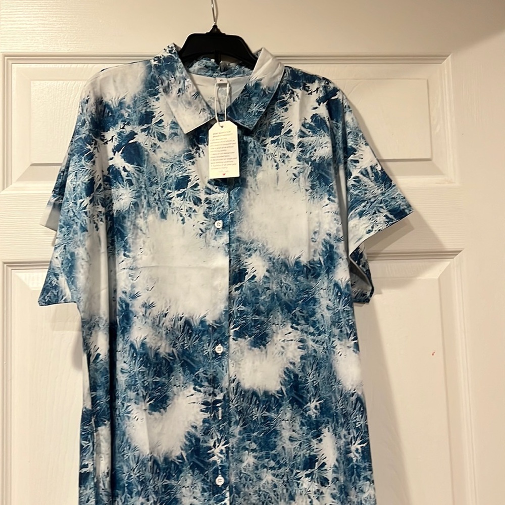 Women’s button down top in the size XL